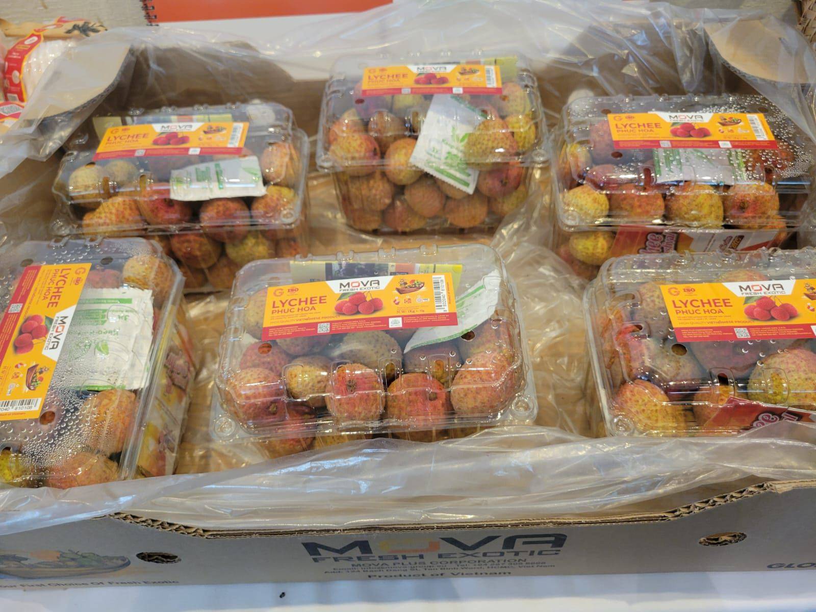 Fresh Vietnamese lychee 1kg box